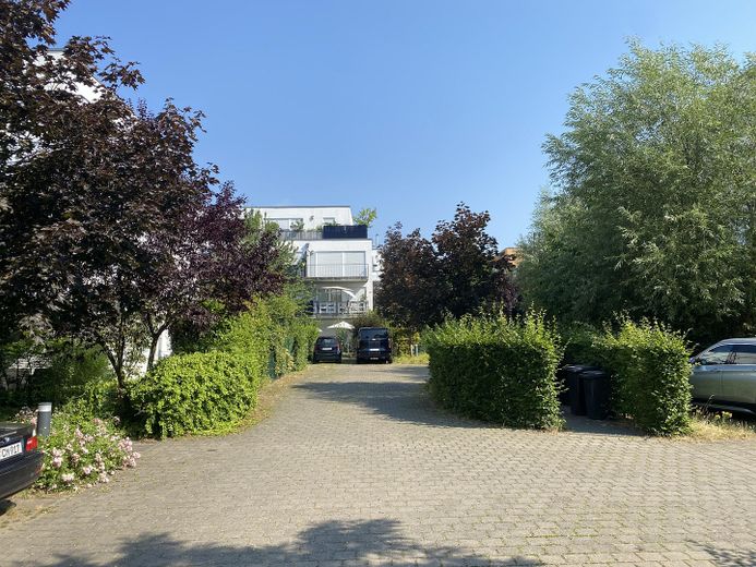 Freshly renovated, dream apartment with large balcony – Außenanlagen