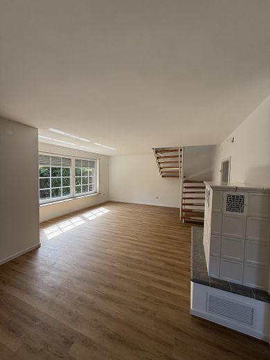 Grande giardino, tecnologia moderna, brevi distanze – la vostra casa a Leopoldshöhe-Asemissen – Wohnzimmer und Kamin