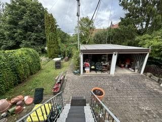 Charmant vrijstaand huis met balkon, garage en tuin – uw nieuwe thuis in Prausitz – Garagen