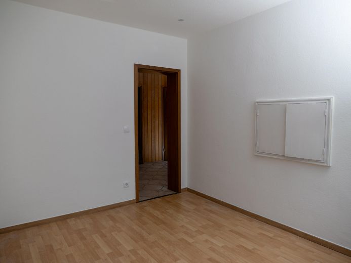 Renovierte 4-Zimmerwohnung in Duisburg-Mittelmeiderich demnächst zu vermieten – Kinderzimmer (Hausrückseite)