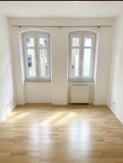 Bright 2-room apartment with balcony in a quiet location - Reichstr. NBG – Wohnzimmer