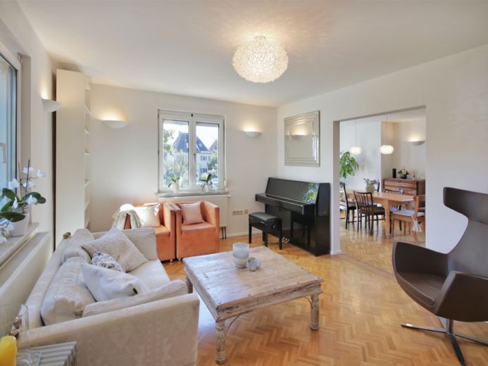 Schönes Stadthaus in LB-Hoheneck mit großem Garten – Wohnzimmer