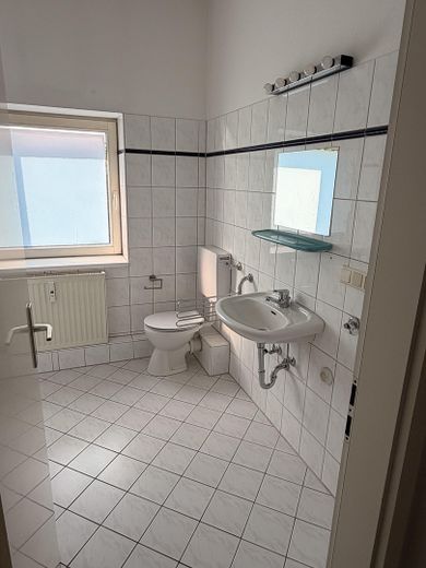 Appartement mansardé d’une pièce en situation centrale à vendre par un particulier – Bad