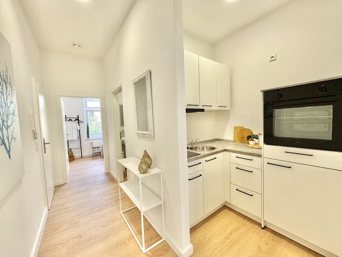 Modernisierte 2 Zimmer-Wohnung in Top Lage – Flur/ Küche