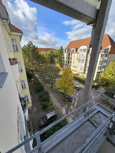 Von Privat 2-Zi Altbauwohnung, Nähe Schloßstraße, vermietet – Blick vom Balkon 1