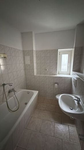 Großzügige 4-Zimmer mit Laminat und Wanne! – PHOTO-2026-03-30-16-24-11