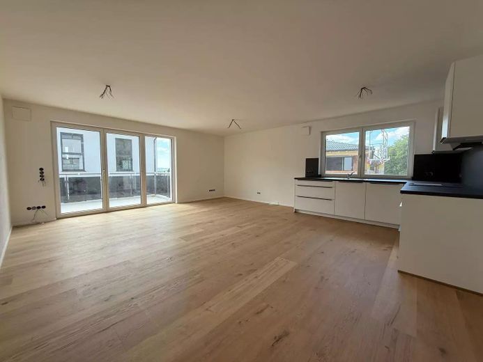 Ruhige, aufzugsgerechte 3-Zi Wohnung m. Balkon - KFW 40 NH – Wohn- & Essbereich