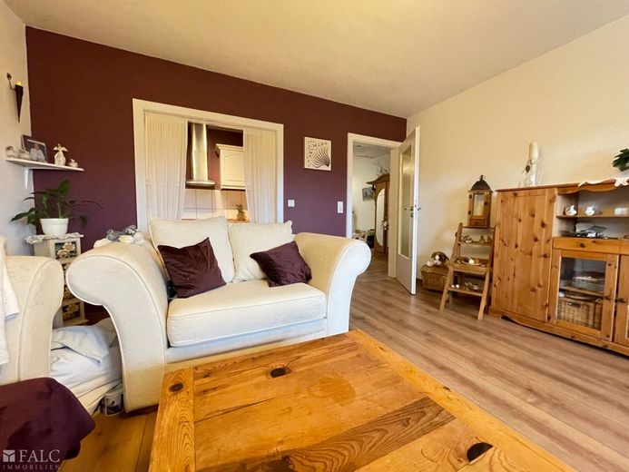 Attraktive, naturnahe Kapitalanlage mit riesigem Grundstück! – Wohnzimmer DG
