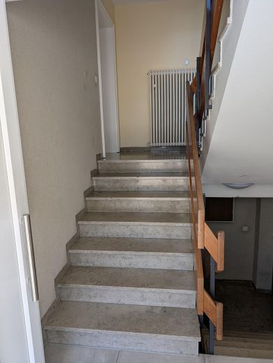 Treppenhaus mit Naturstein