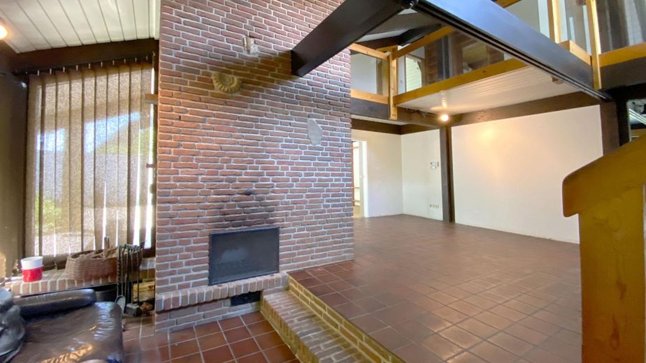 Een bijzonder huis met uitzonderlijke architectuur van particulier / zonder courtage – Wohnzimmer Kaminmulde