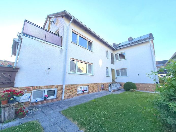 ++ HOCHWERTIGES EIN - ZWEIFAMILIENHAUS MIT ELW ++ VIEL PLATZ IN GUTER LAGE!! ++ – SEITENANSICHT DES HAUSES