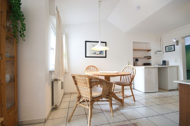 Helle, freundliche Wohnung mit Dachterrasse als Hotelalternative, gutes und ruhiges Wohnumfeld für Pendler – 8886c1f598e2d2c75111464228688f2bee2a0360.jpg