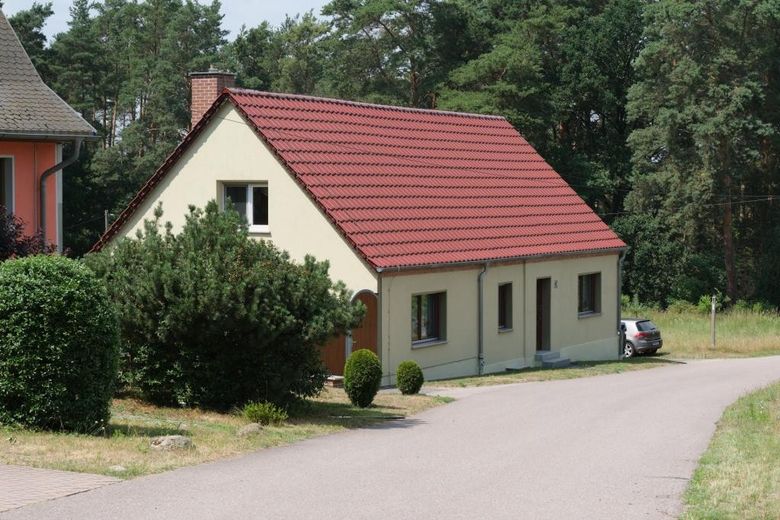 Idyllisch im Naturpark Hoher Fläming am Fuße der Burg Rabenstein gelegenes Landhaus – Foto 1