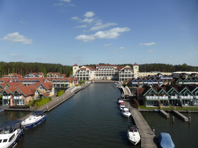 Ferienhaus mit eigenem Bootssteg im Hafendorf Rheinsberg – Gästehafen