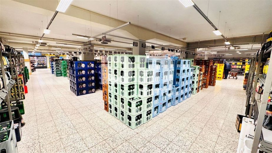 Modernisierter Gewerbekomplex (2 Gebäudeteile) mit langfristigem Mieter + freie Flächen im OG – Gebäude 3 EG Getränkemarkt