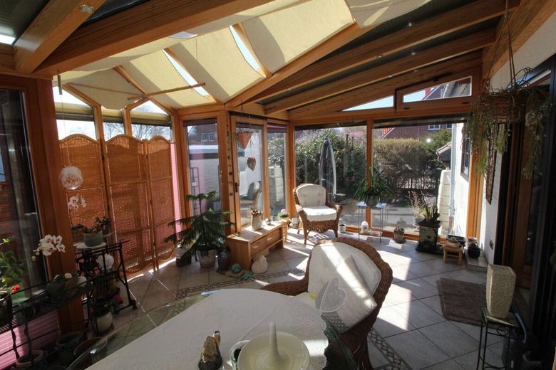 Individuelles, ruhiges Einfamilienhaus mit Einliegerwohnung, Wintergarten, Kamin, Vollkeller&amp; Garage – 13 - Wintergarten