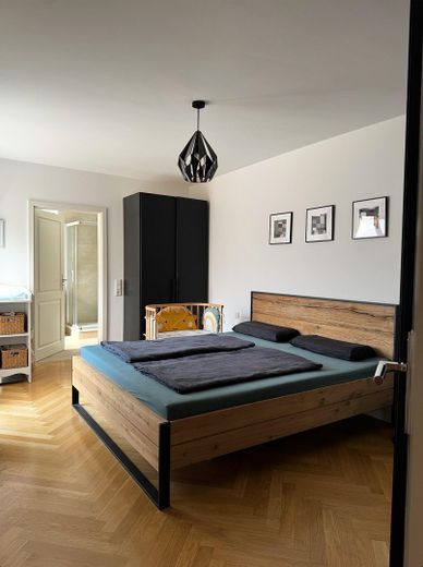 Elegante apartamento de 4 habitaciones en una ubicación céntrica – Schlafzimmer