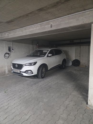 Tiefgaragenplatz + Ladestation