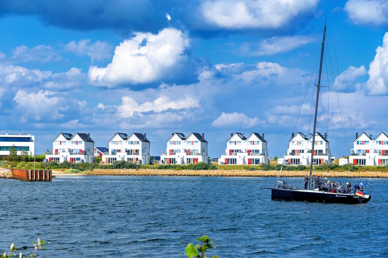 Freistehendes Ferienhaus im Ostseeressort Olpenitz Kappeln, Wasserlage – Hafenkino von der Terrasse