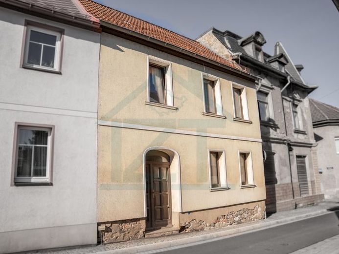 Stwórz swój nowy dom: Uroczy dom miejski z dziedzińcem w Triptis – Zdjęcie 1