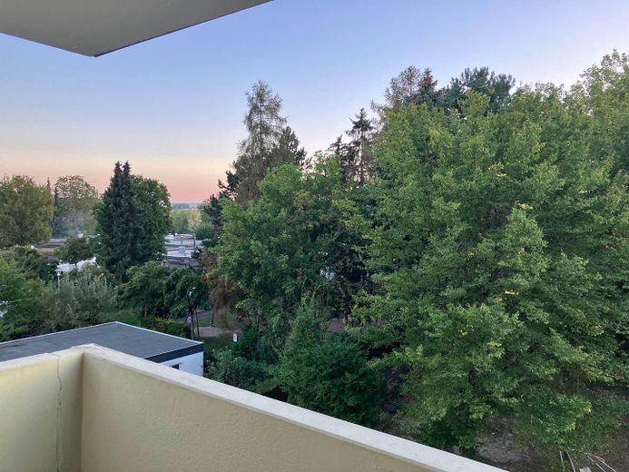 All inkl. WG Zimmer, neue Möbel, Whg renoviert, NK, Wlan, Strom inkl. – Ausblick Balkon