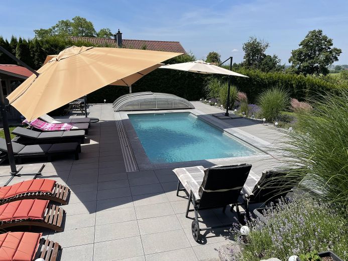 Bungalow m. Einliegerwohnung – Pool