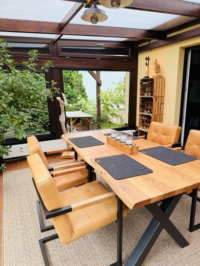 Traumhafte Wohnung in EFH mit Kamin, Garten, Pool, Wintergarten – Foto 5