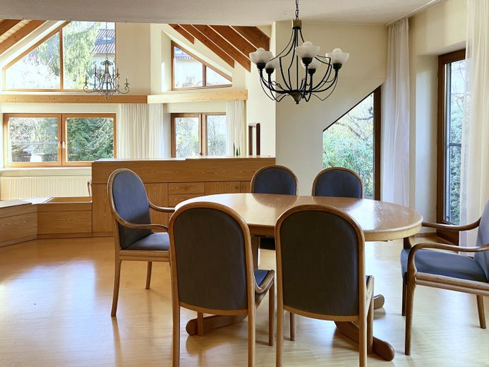 Lichtdurchflutetes Architektenhaus in innenstadtnaher & ruhiger Sackgassenlage mit großem Garten – Esszimmer