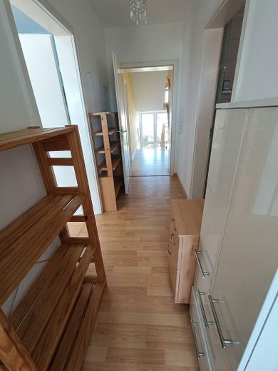 Przestronne mieszkanie jednopokojowe – Flur