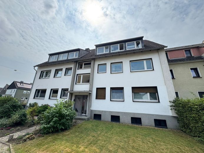 Gemütliches Zuhause für die ganze Familie – helle 3,5-Zimmer-Dachgeschosswohnung in Essen-Borbeck – gepflegtes Mehrfamilienhaus 2