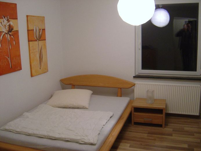 Möblierte komfortable 2,5 Zi. Wohnung EG “zentral und doch ruhig“ – Schlafen