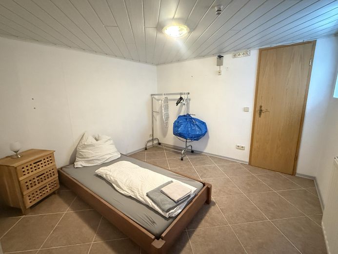 hochwertig saniertes Reihenhaus mit EBK, Wintergarten, provisionsfrei – Wäschezimmer/Gästezimmer UG