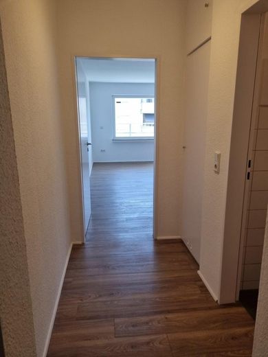 Helle 2- Zimmer Wohnung zur Miete – Flur