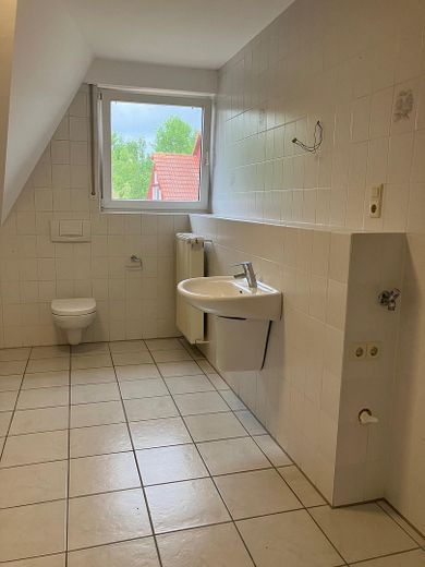 Komfort-Einliegerwohnung im Winkelbungalow mit Balkon in ruhiger Stadtrandlage, von privat – Bad Bild 1