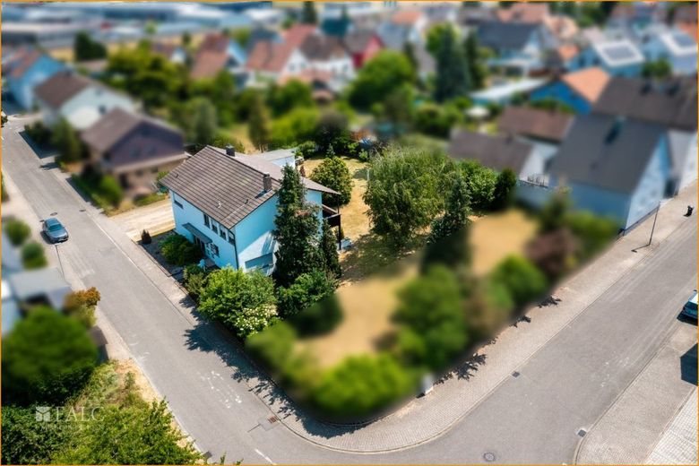 2 Familienhaus auf großem Grundstück ! – Vogelperspektive