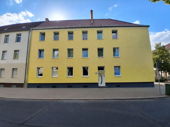 4 helle Zimmer | 87,9 m² | Offene Wohnküche + Gäste-WC – Hausansicht