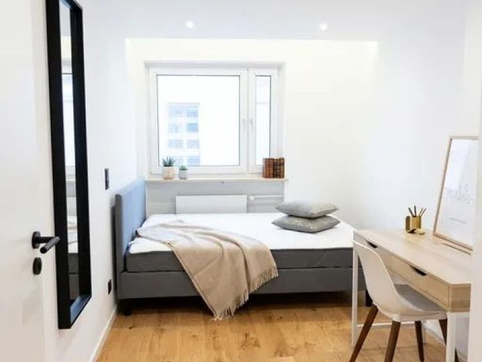 WG-Zimmer mit Charakter sucht eine neue Bewohnerin ( FRAUEN WG !!! ) / Eduard-Spranger-Straße 16, München / WE51 / 7.OG / Zi.3 – Foto 1