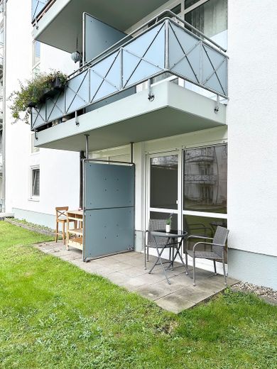 Frisch renovierte 1‑Zimmer-Wohnung mit Einbauküche und ruhiger Innenhofterrasse – Terrasse