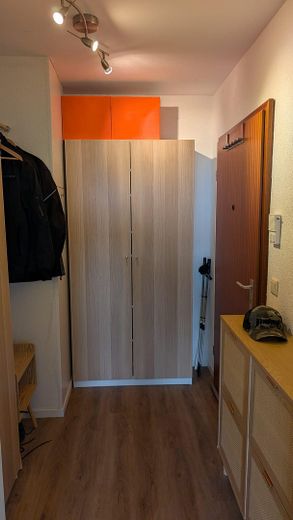 Без комісії: 3-кімнатна квартира з південно-західним балконом, краєвидом на Гаардт і ліфтом – Flur