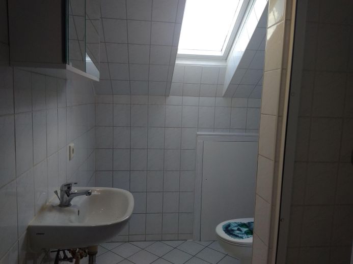 Zweizimmerwohnung in Alzenau-Wasserlos * renoviert und sofort beziehbar * – Bad