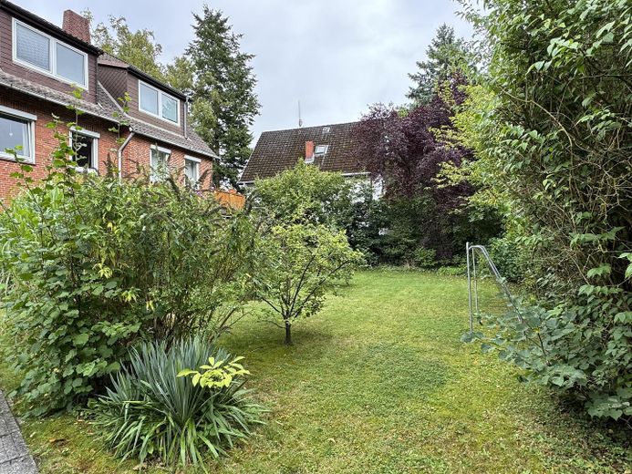 Hamburg: Vollvermietetes Mehrfamilienhaus – 515 m² für 2.815 €/m² – Faktor 28,36 – provisionsfrei – Weitere Gartenansicht