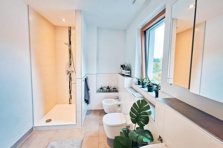 Esclusiva casa unifamiliare KfW-40 in tranquilla posizione a pendio esposto a sud – di alta qualità ed efficiente dal punto di vista energetico – Foto 18
