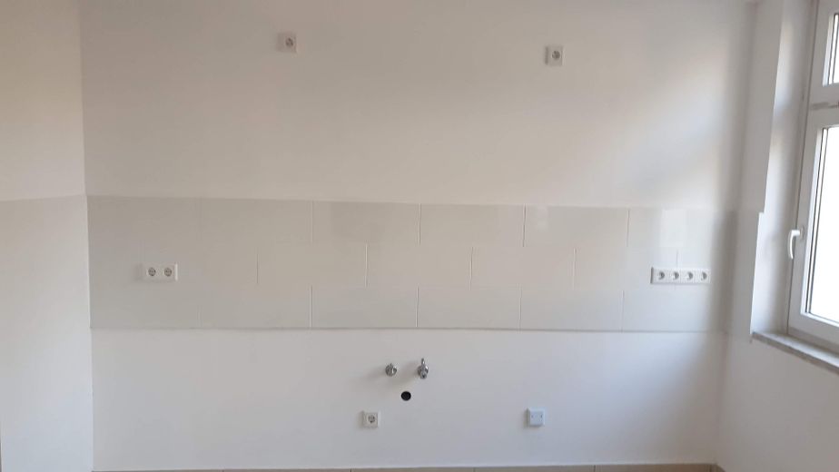 Attraktive, sanierte 75 m² Wohnung (Zweitbezug) mit Tageslichtbad und offener Wohnküche in Köthen – Küche