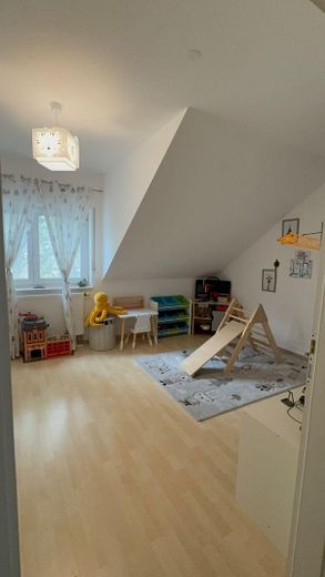 Reihenendhaus mit Keller, Garten, Pelletofen, 2 Stellplätzen & Gartenhaus – 55270 Jugenheim – privat – Zimmer 1 - Obergeschoss 1