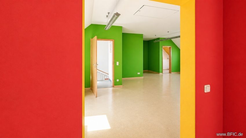 Großzügige Büro- / Praxisfläche auf zwei Ebenen in ruhiger Lage von Moorenweis – Raum 2 im OG