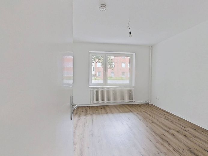 JETZT EINZIEHEN UND 1 KALTMIETE SPAREN: Helle 3-Zimmer-Wohnung mit BALKON und WANNENBAD – Ansicht I: Schlafzimmer I