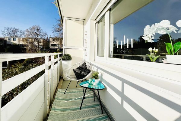 Möbliertes Apartment mit separater Küche * Loggia * Aufzug * viel modernisiert