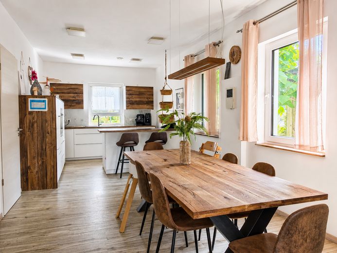 Modernes 217-m²-Familienhaus mit 8 Zimmern, PV-Speicher, Wallbox, Solar & großem Garten – Foto 14
