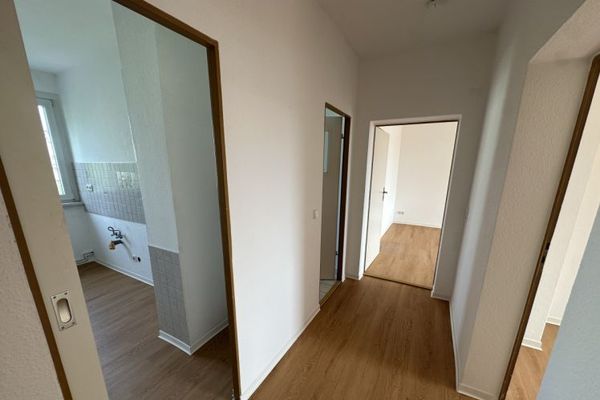 Nuovo pavimento e balcone! Appartamento di 4 locali a Gera Langenberg