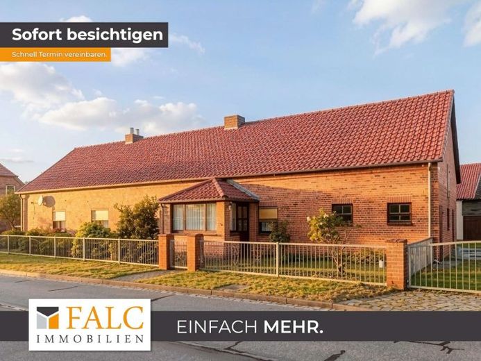 +++ Saf kır hayatı: Yaklaşık 4.038 m² arsa, ahır ve ek binalarla çiftlik evi +++ – Fotoğraf 1